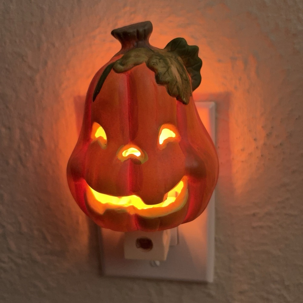 Vintage 1994 TL Toys Ceramic Jack O Lantern Pumpkin Halloween Night Light